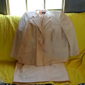 Cream jacket and skirt Morgan Miller